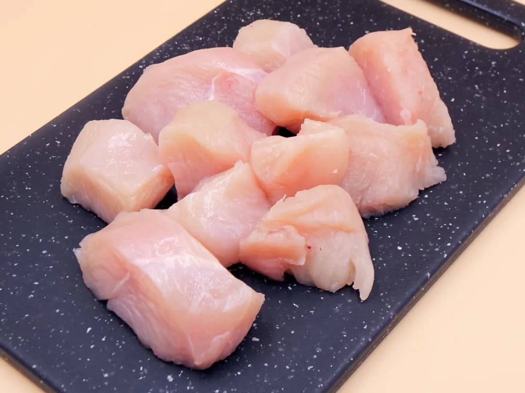 Jak bezpiecznie wyrzucić surowe mięso: Zasady i przepisy prawne