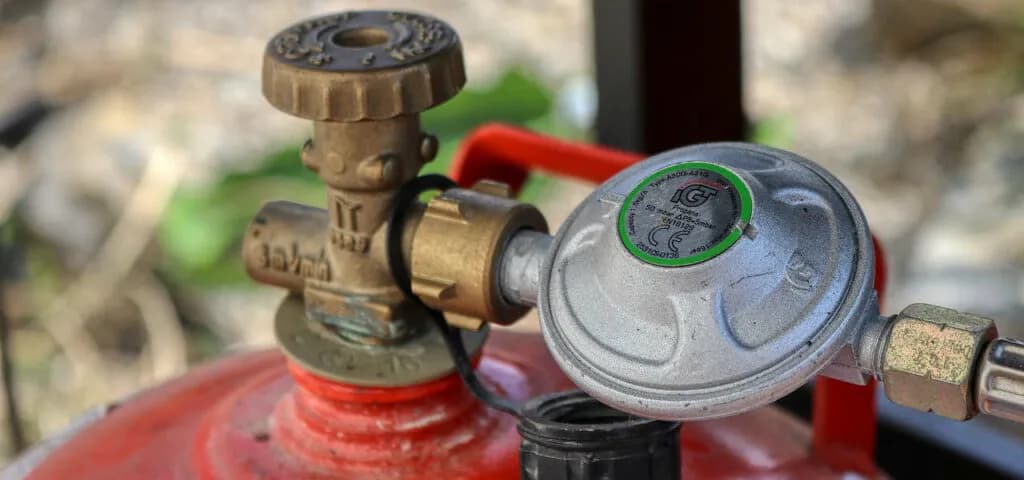 Gdzie wyrzucić butlę gazową? Bezpieczna utylizacja krok po kroku