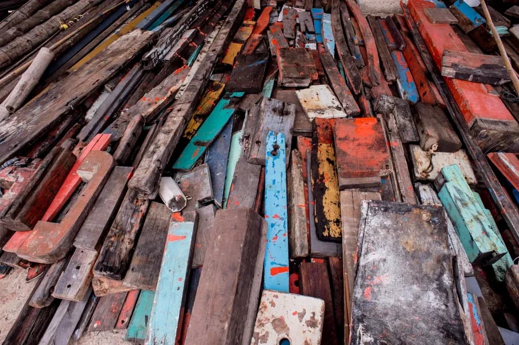 Gdzie wyrzucić stare deski, aby uniknąć wysokich kar?