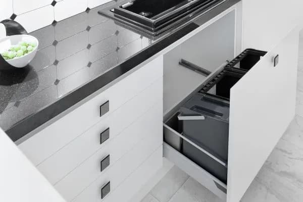 Jakie są kosze na śmieci - kompletny przegląd rodzajów i materiałów 2025