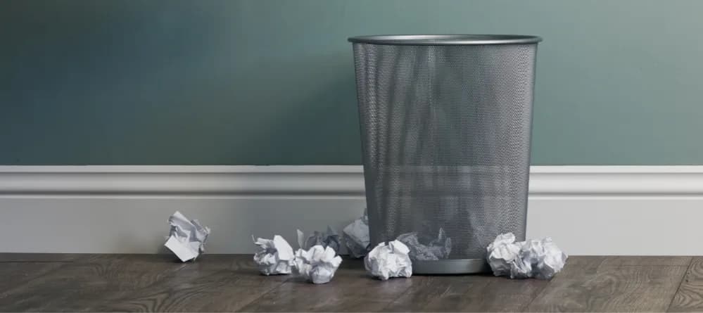 Skuteczne sposoby na to, czym umyć kosz na śmieci i usunąć zapachy