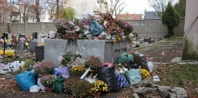 Ile kosztuje wywóz śmieci z cmentarza i co wpływa na te opłaty?
