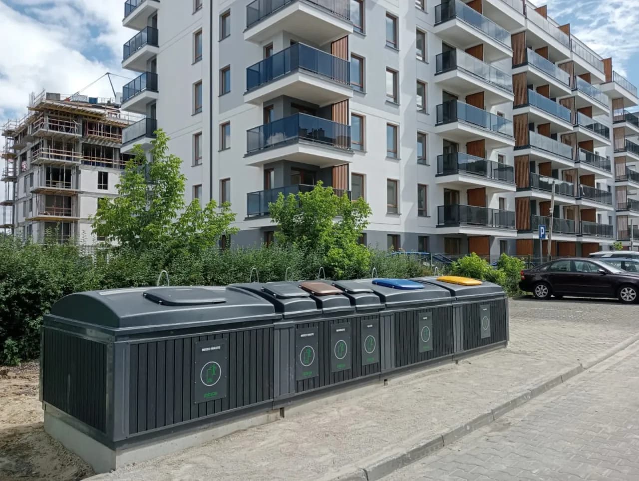 Jak wybrać pojemnik na śmieci dla 5 osób, by uniknąć problemów?