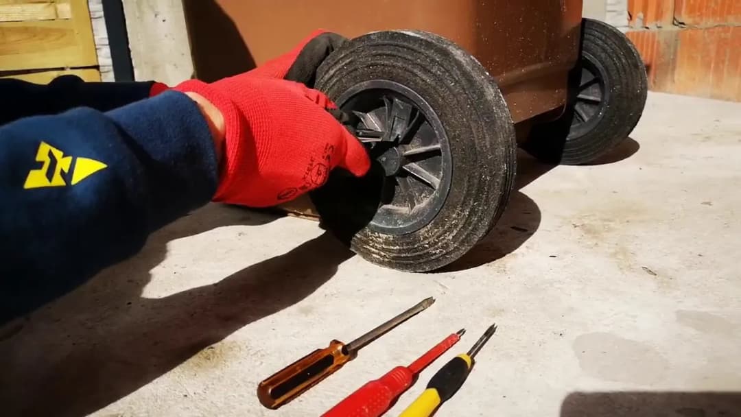 Jak zdjąć kółka z kosza na śmieci i uniknąć niepotrzebnych problemów