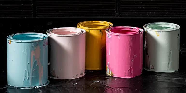 Jak bezpiecznie wyrzucić stare farby? Poznaj ekologiczne metody