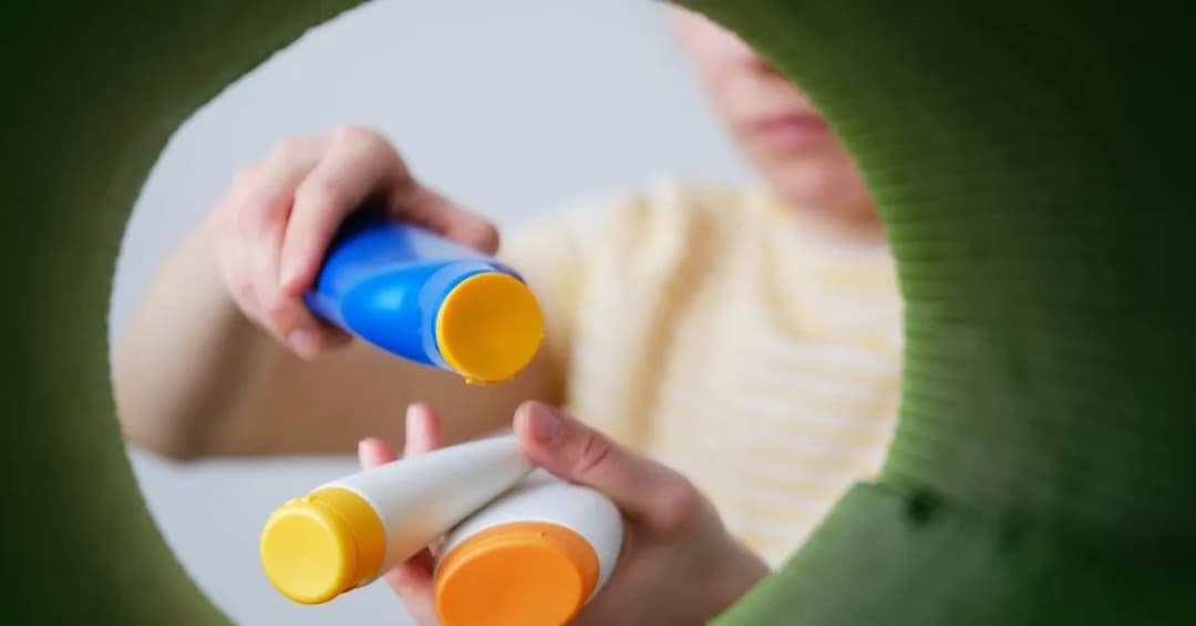 Jak prawidłowo wyrzucać przeterminowane kosmetyki? Poradnik