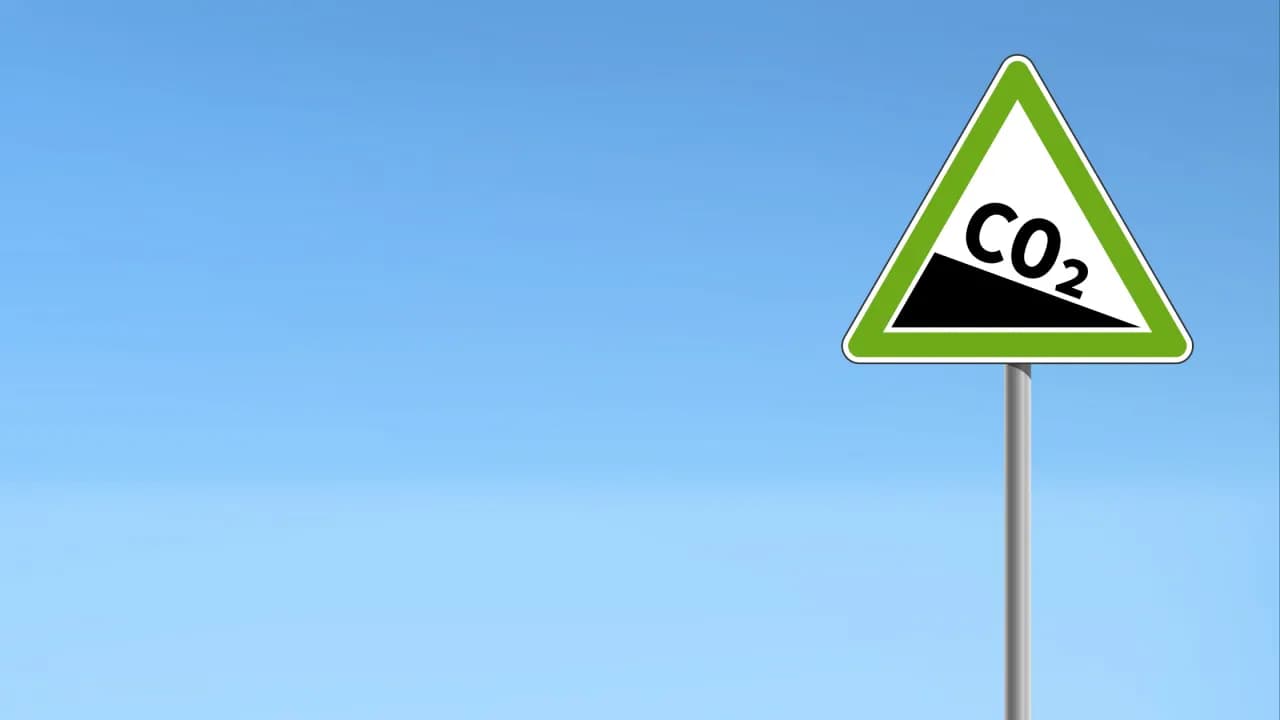 Uprawnienia do emisji CO2: jak uniknąć kosztów i spełnić obowiązki prawne