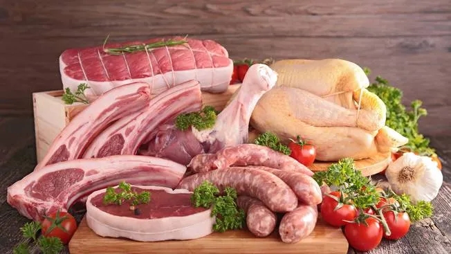 Jak bezpiecznie wyrzucić surowe mięso: Zasady i przepisy prawne